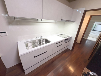 キッチンリフォーム お手入れラクラク、明るく快適なキッチン